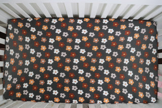 NEUTRAL DAISIES DREAM CRIB SHEET