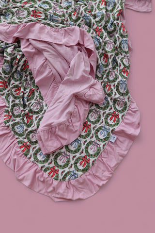 WREATHED IN JOY DREAM RUFFLE BLANKET