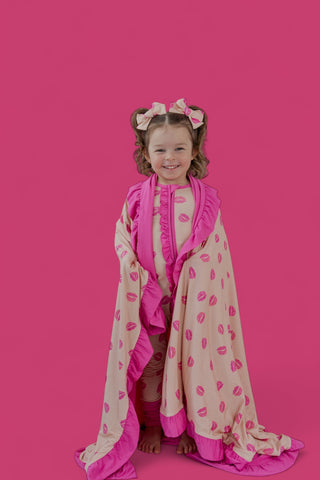 PUCKER UP DREAM RUFFLE BLANKET